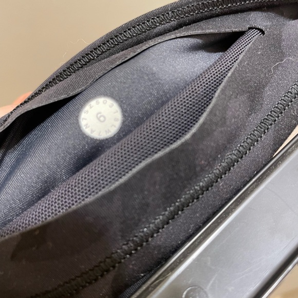 Small VGUC Lululemon shorts - Picture 4 of 5